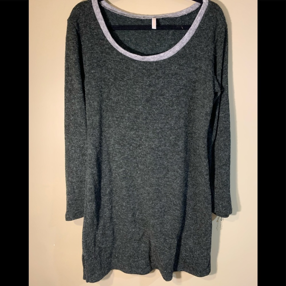 Pink blush Long sweater stretches for maternity or not maternity.  Size L